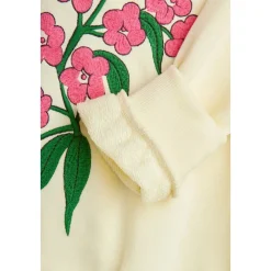 Blouse met een kleurrijk geborduurd bloemmotief