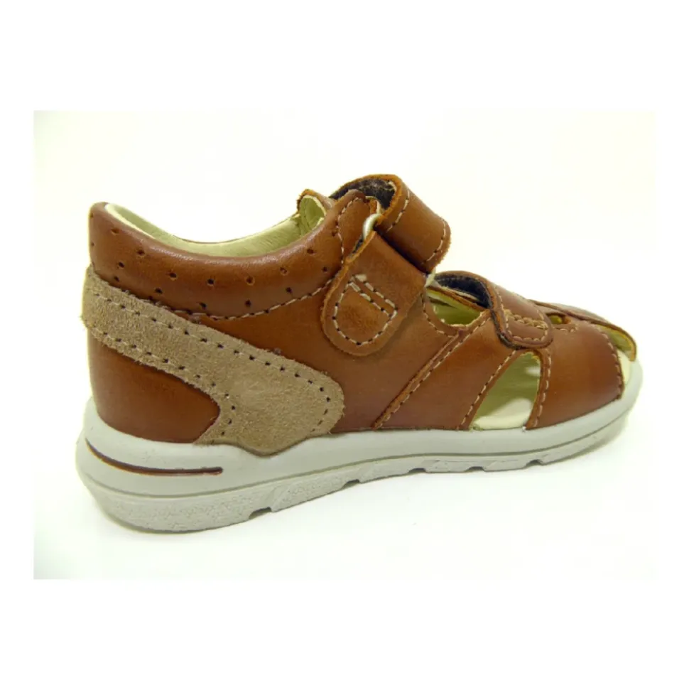 Bruine sandalen om te leren lopen