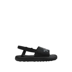 Geborduurde leren sandalen