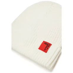 Gebreide wollen baret met patch