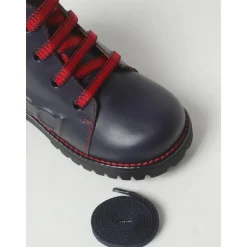 Gestanste leren veterschoenen