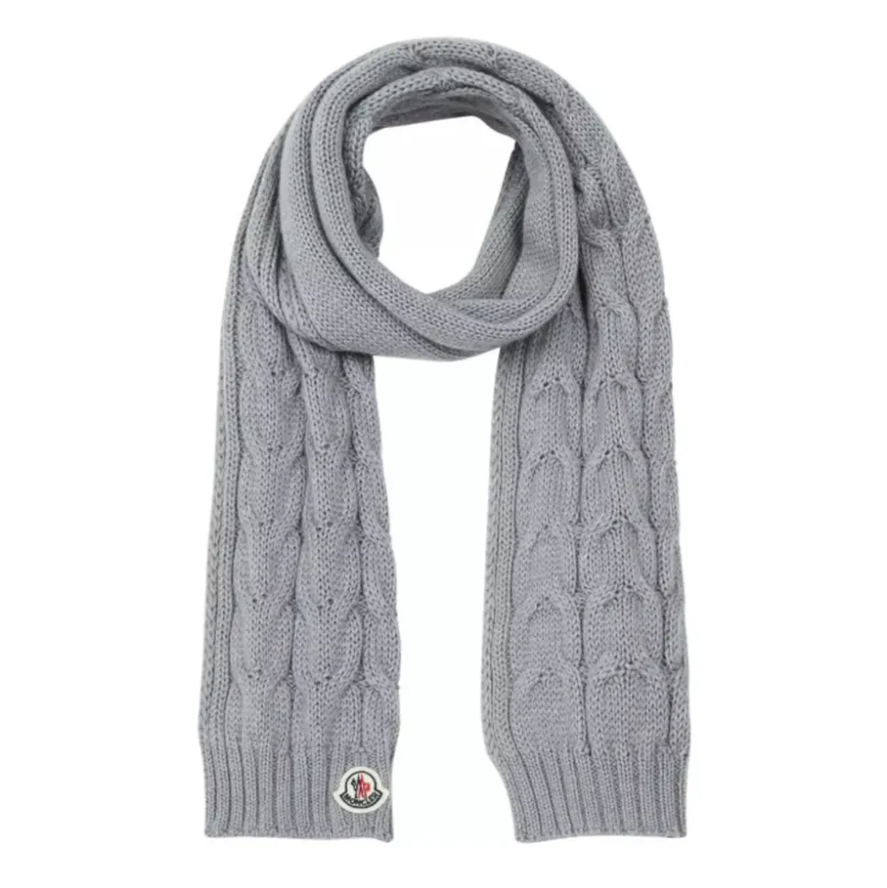 Grijze decoratieve gebreide sjaal