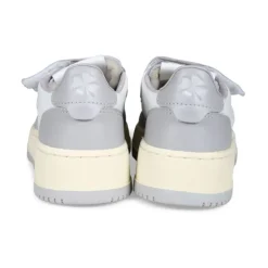 Grijze Leren Sneakers met Geperforeerde Neus