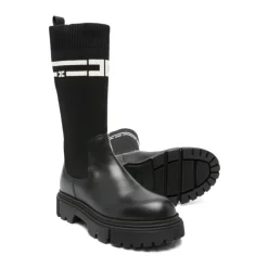 Rondneus laars om aan te trekken