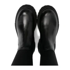 Rondneus laars om aan te trekken