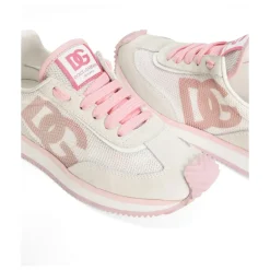 Witte en roze sneakers