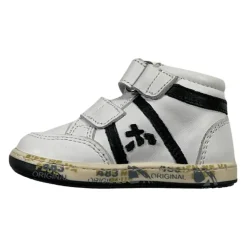 Witte lage kinderschoenen