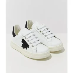 Witte logo sneakers stijlvol ontworpen