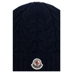 Wollen muts met logopatch