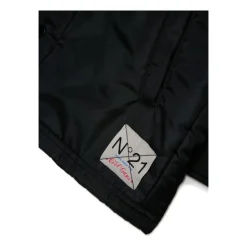 Zwarte kinderjas met logoplaatje